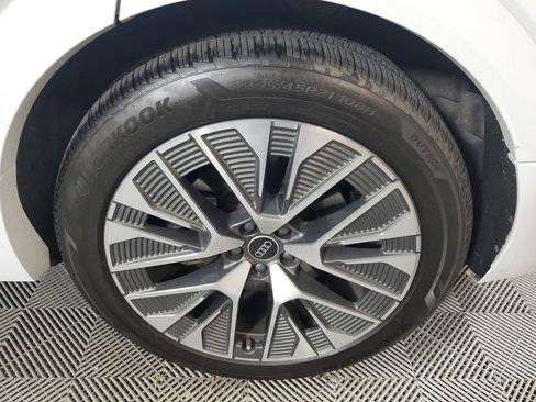Certified 2024 Audi Q8 e-tron Premium Plus w/ Prestige Package AWD/4WD image 7