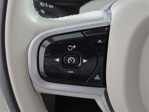 Used 2022 Volvo XC90 T6 Momentum w/ Advanced Package image 22