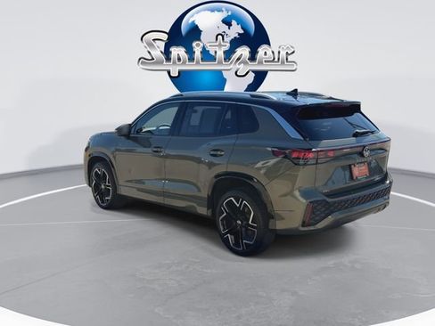 Used 2025 Volkswagen Tiguan SEL R-Line AWD/4WD image 2