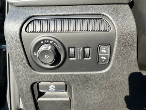 Used 2023 Jeep Wagoneer Series III w/ Premium Group I image 39