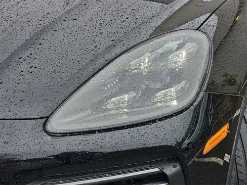 Used 2022 Porsche Cayenne image 36