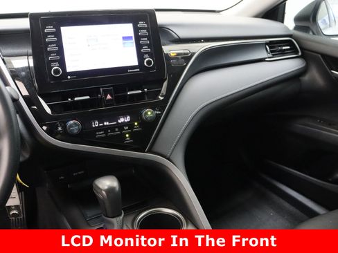 Used 2024 Toyota Camry SE image 16