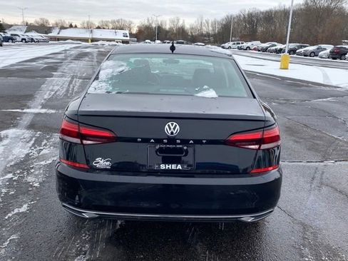 Used 2022 Volkswagen Passat 2.0T image 4