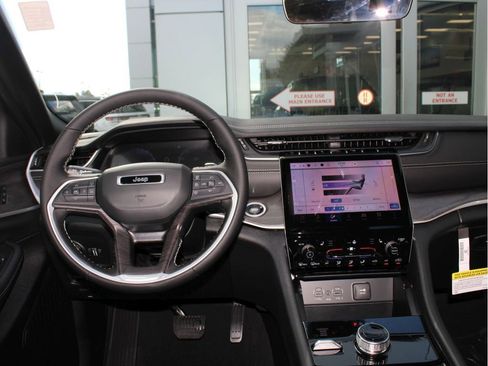 New 2025 Jeep Grand Cherokee Limited w/ Trailer Tow Package image 12