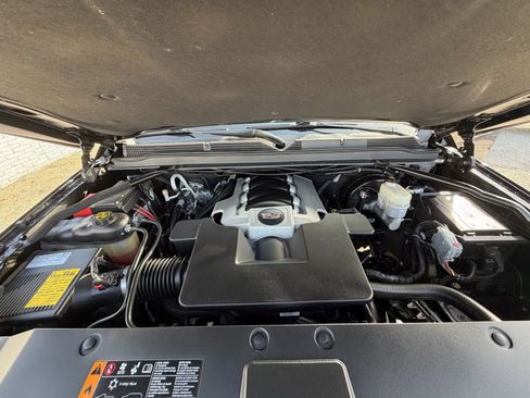 Used 2018 Cadillac Escalade Premium Luxury image 26