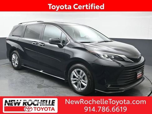 Certified 2026 Toyota Sienna XLE AWD/4WD image 1