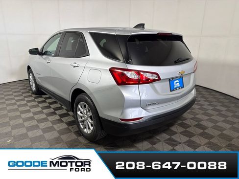 Used 2020 Chevrolet Equinox LS w/ LS Convenience Package FWD image 5