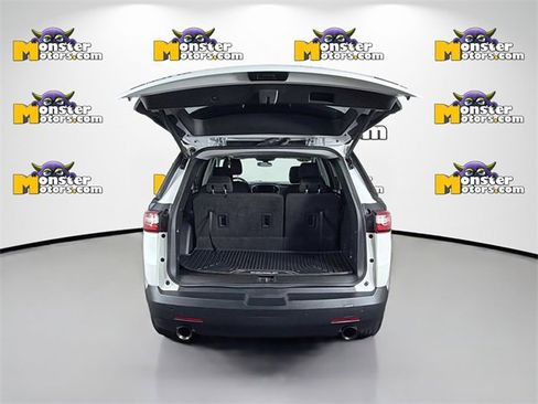 Used 2020 Chevrolet Traverse LT image 25