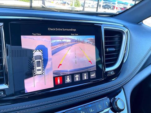 Used 2024 Chrysler Pacifica Pinnacle image 24