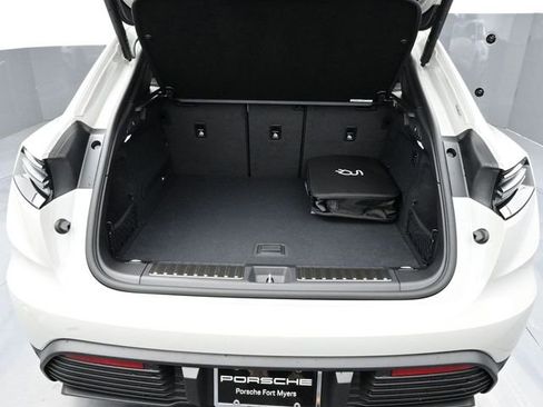 New 2026 Porsche Macan 4S Electric AWD/4WD image 16