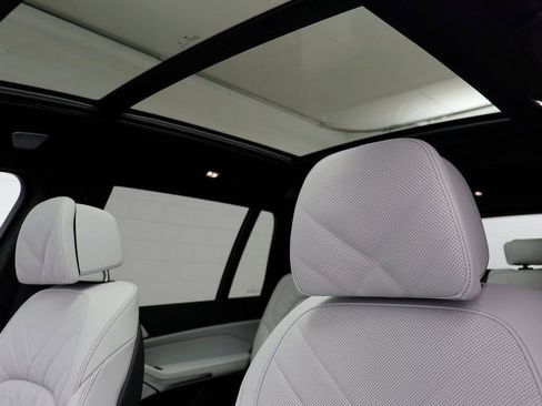 New 2026 BMW X7 xDrive40i w/ M Sport Package AWD/4WD image 12