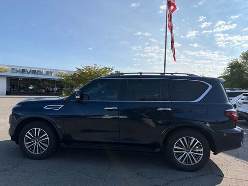 Used 2023 Nissan Armada SL w/ Captain's Chairs Package AWD/4WD image 5