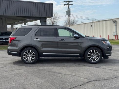 Used 2018 Ford Explorer Platinum image 2
