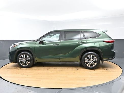 Used 2023 Toyota Highlander XLE image 7