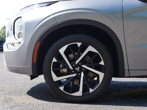 Used 2024 Mitsubishi Outlander SEL AWD/4WD image 14
