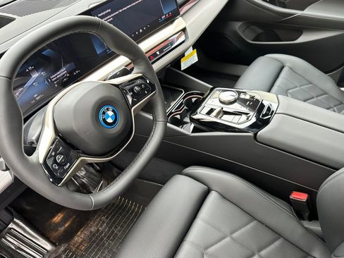 Used 2026 BMW i5 eDrive40 RWD image 4