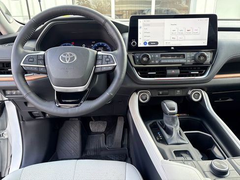 Used 2026 Toyota Grand Highlander Platinum image 41