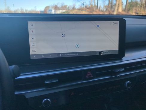 Used 2024 Kia Sorento S image 36