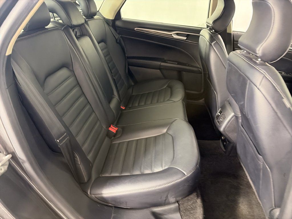 Used 2018 Ford Fusion SE w/ Equipment Group 602A FWD image 29