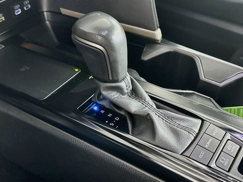 Used 2025 Toyota Camry SE FWD image 25