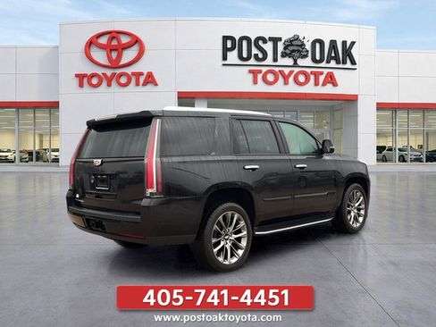 Used 2020 Cadillac Escalade Luxury w/ Escalade Sport Edition AWD/4WD image 7