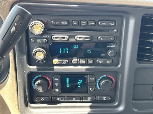 Used 2004 Chevrolet Suburban LT w/ Preferred Equipment Group RWD image 26