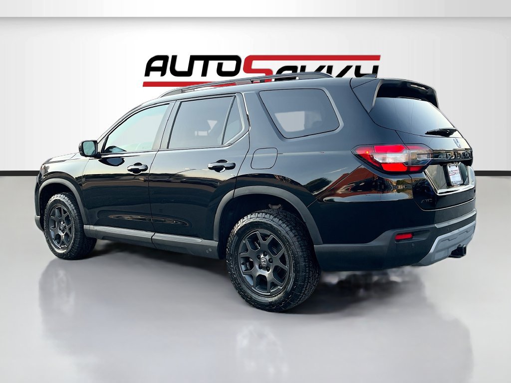 Used 2025 Honda Pilot TrailSport image 5