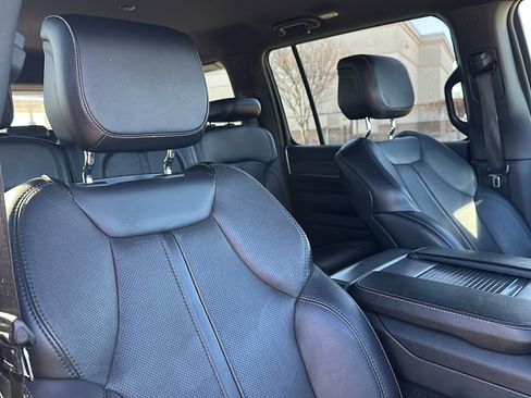 Used 2024 Jeep Wagoneer Series II w/ Flexible Seating Group image 25