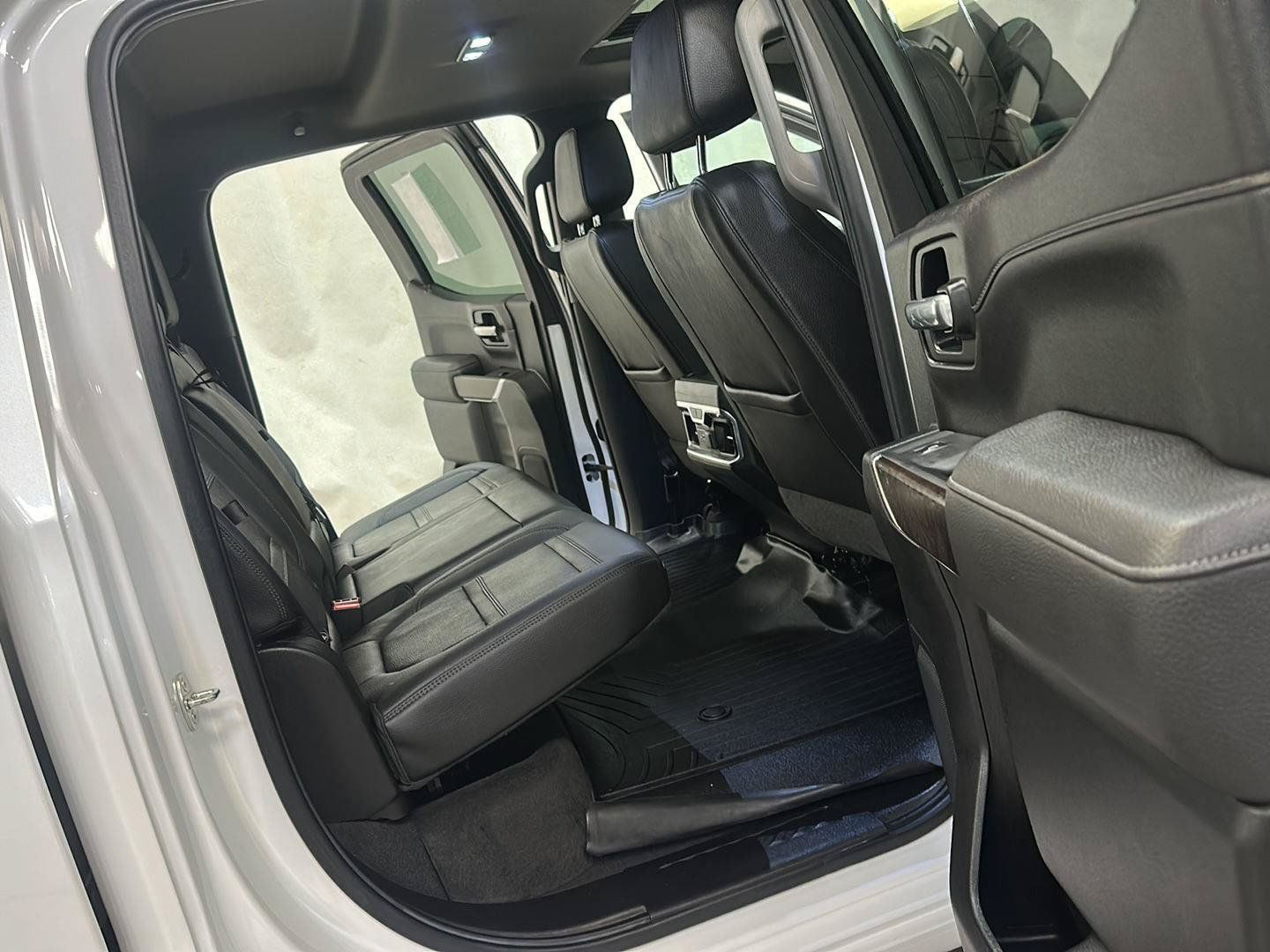 Used 2020 GMC Sierra 1500 Denali w/ Denali Ultimate Package AWD/4WD image 33