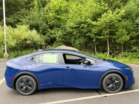 New 2026 Toyota Prius Plug-In Hybrid FWD image 6