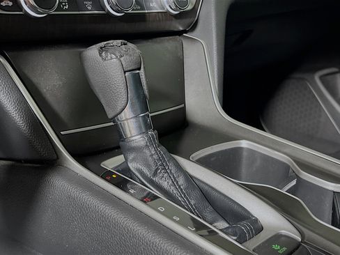 Used 2018 Honda Accord EX image 24