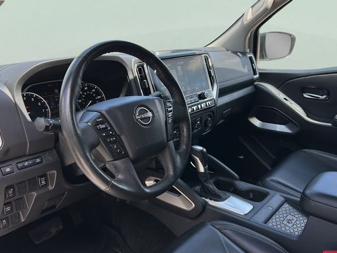 Used 2025 Nissan Frontier SL RWD image 13