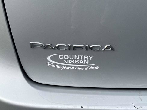 Used 2024 Chrysler Pacifica Limited image 11