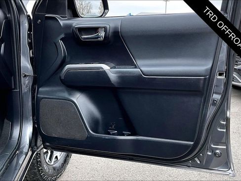 Used 2021 Toyota Tacoma TRD Off-Road image 27