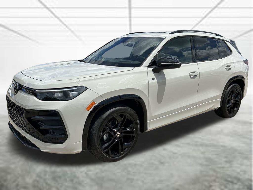 New 2026 Volkswagen Tiguan SE R-Line FWD image 2