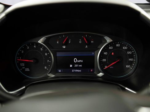 Used 2019 Chevrolet Equinox Premier FWD image 4