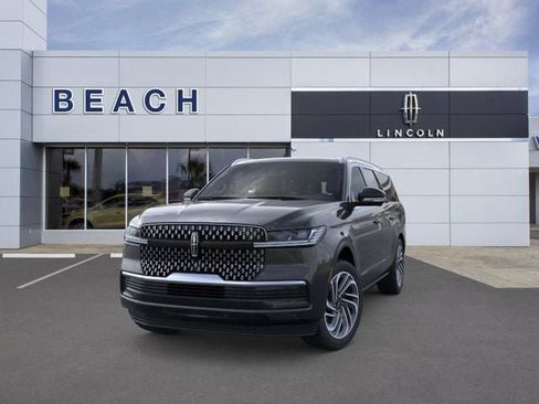 New 2025 Lincoln Navigator L Reserve image 3