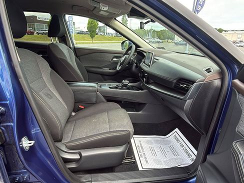 Used 2022 Nissan Rogue SV FWD image 18