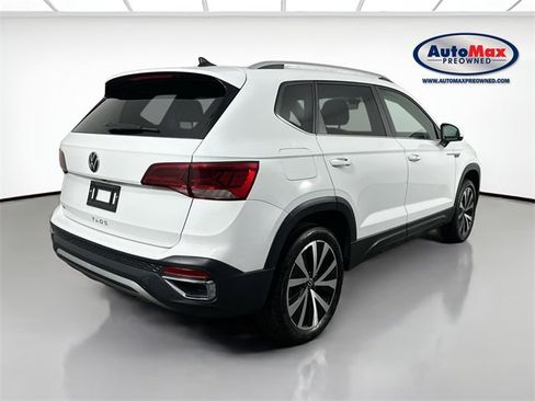 Used 2024 Volkswagen Taos SE image 2