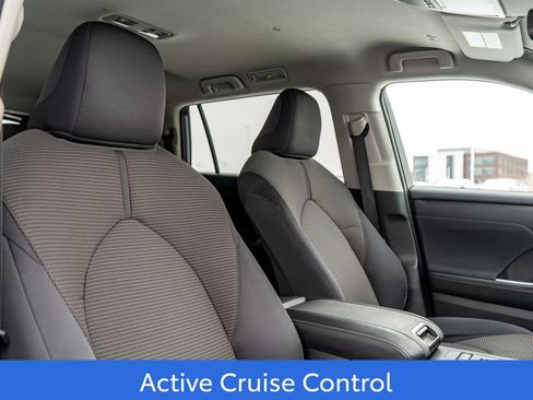 Used 2024 Toyota Highlander LE image 13