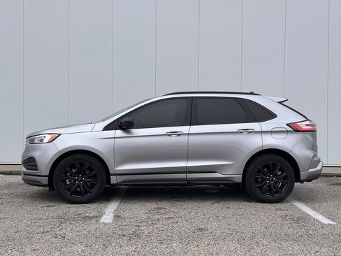 Used 2022 Ford Edge SE w/ Black Appearance Package image 2