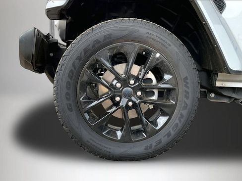 Used 2024 Jeep Wrangler Unlimited Sahara AWD/4WD image 33