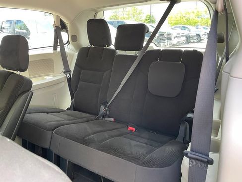 Used 2018 Dodge Grand Caravan SE w/ UConnect Hands-Free Group FWD image 30