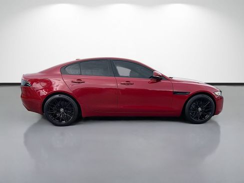 Used 2017 Jaguar XE Premium RWD image 2