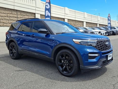 Used 2023 Ford Explorer ST-Line w/ Class IV Trailer Tow Package AWD/4WD image 3