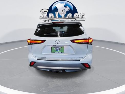 Used 2022 Toyota Highlander Platinum image 8