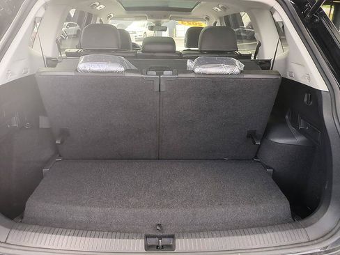 Used 2023 Volkswagen Tiguan SE FWD image 30