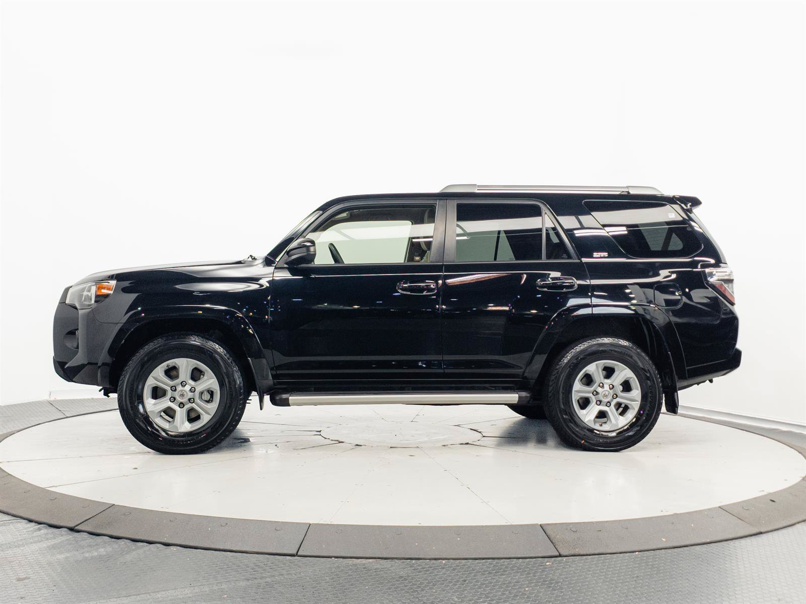 Certified 2016 Toyota 4Runner SR5 AWD/4WD image 10
