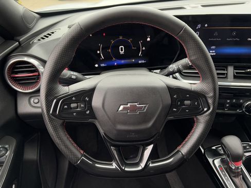 Used 2025 Chevrolet Trax RS image 14