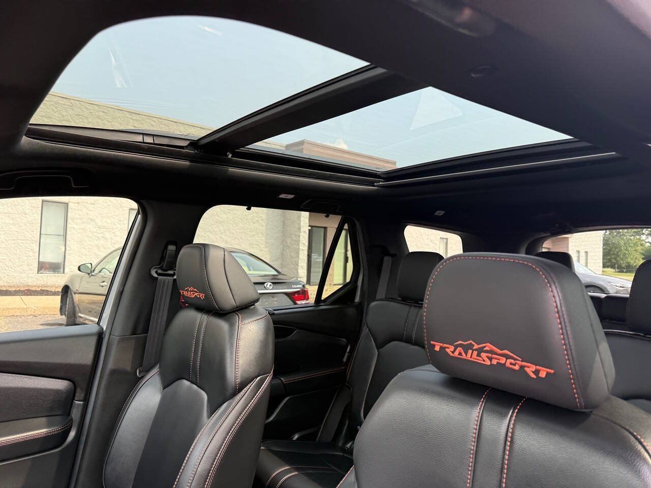 Used 2025 Honda Pilot TrailSport image 19